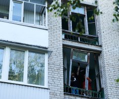вибиті вікна у будинку