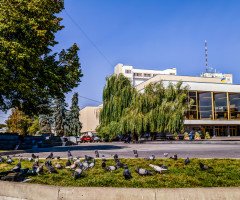Театральний майдан у Луцьку