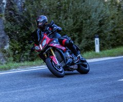 мотоцикліст пізня пора