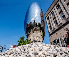 скульптура «Зерно» у Луцьку