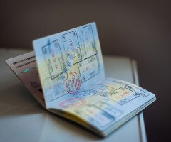 закордонний паспорт з штампами