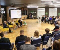 Зала з багатьма людьми в університеті