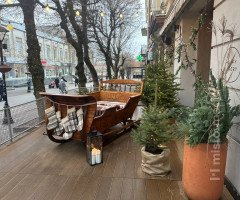 зимова інсталяція санки