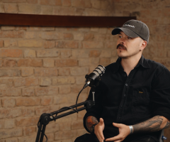 «Якщо ми не напишемо про цю війну, за нас це зроблять інші». Розмова з Павлом Дерев’янком