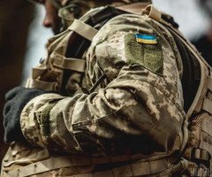 військові захисники