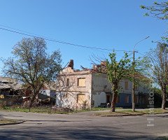пошкоджений будинок