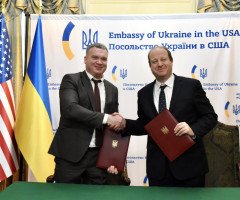 На фото заступник голови Волинської ОВА Денис Денищенко та губернатор Колорадо Джаред Поліс