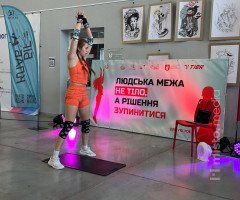 дівчина