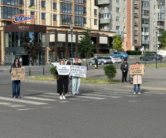люди на хвилині мовчання