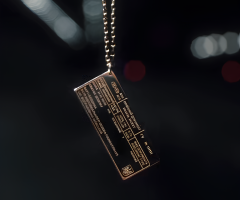 Прикраса «Квиток додому»