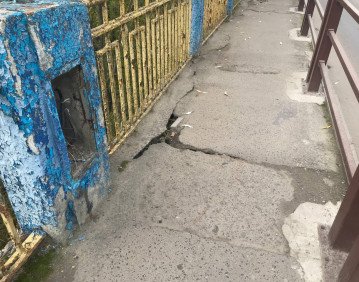 Міст потребує ремонту. Фото: Юлія Малєєва.