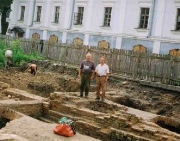 Дослідження ділянки на Кафедральній, 13 проводило ще у 1997 р. ДП «Волинські старожитності». Фото з архіву доктора історичних наук Михайла Кучинки. Джерело: ВолиньPost. 