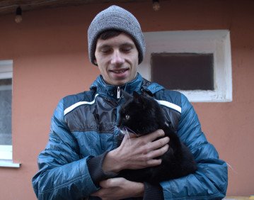 Олег любить тварин, про нього відгукуються, як про дуже доброго чоловіка. Степан — тішиться дитинству, в якому є затишок та двір, повний розваг. 