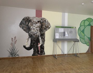 Фото misto.media. Зона відпочинку та камери спостереження у НВК № 26.