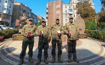військові з нагородами.