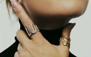 каблучка рука прикраса