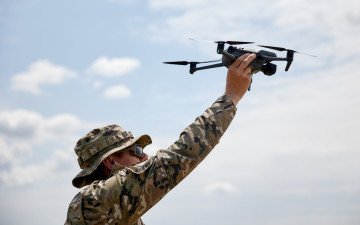 Бійці волинської бригади евакуювали кота і собаку з передової дроном