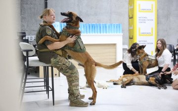 жінка з собакою