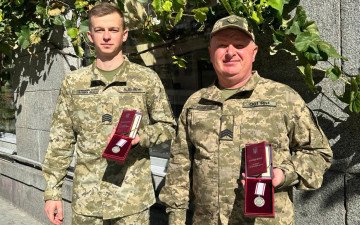 військовослужбовці з нагородами.