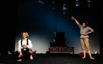 актори на сцені