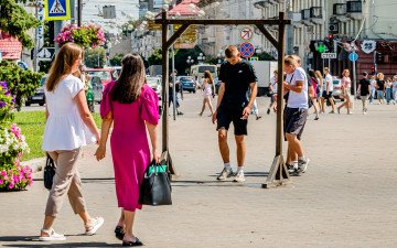 люди влітку на вулиці