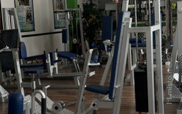 спортзал спорт тренажери