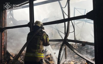 Через атаку у Луцьку постраждав склад мережі «Сім23» та «Сімі»