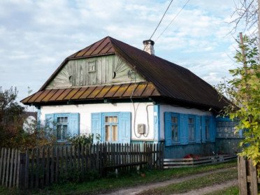 Традиційний сільський будинок у Волинській області.