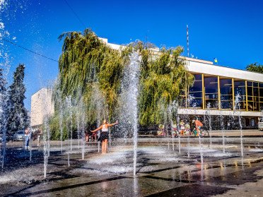 фонтан центр люди