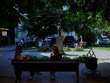 52°C на лавці. Ми взяли термометри і поекспериментували в Луцьку