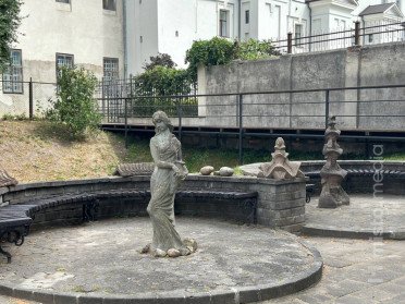дворик заповідник скульптури