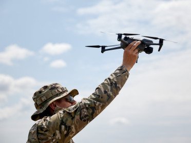 Бійці волинської бригади евакуювали кота і собаку з передової дроном