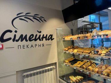 випічка на вітрині