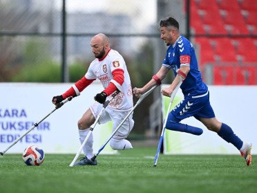 футболісти на полі