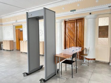 металодетектор арка школа