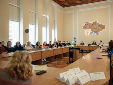 Круглий стіл у залі Волинської обласної військової адміністрації