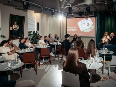 люди в кафе