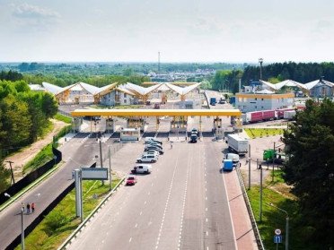 Через російські атаки у Польщі та Україні призупиняється робота митниць