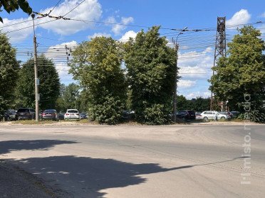 Біля території авторинку встановлять додаткові місця для паркування