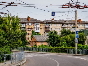 У Луцьку планують понизити бордюри на тротуарах для більшої доступності