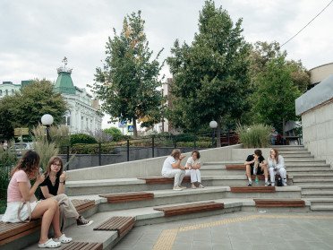 люди на сходах