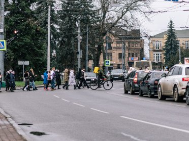 люди місто автівки