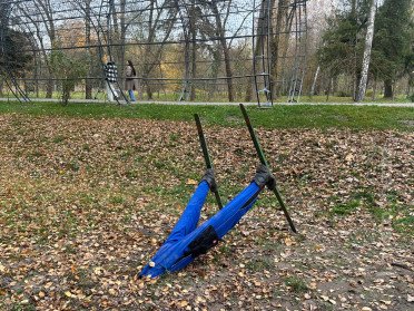 інсталяція лижник парк