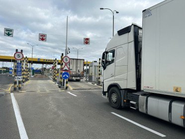 Вантажівка на пункту пропуску «Ягодин — Дорогуськ».