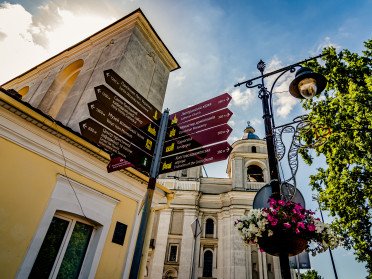 туристичний вказівник у Старому місті.