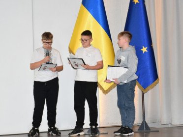 У Луцьку школярі розробили проєкт гідропонної ферми. діти