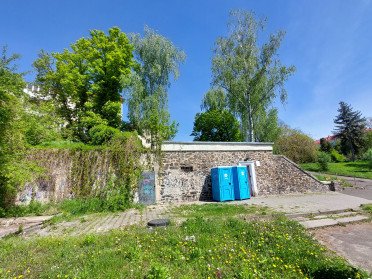 У Луцьку продали приміщення туалету поруч центрального парку