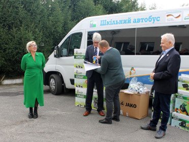 Німецька громада передала на Волинь автомобіль