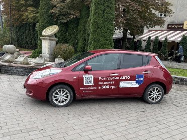 червоний автомобіль