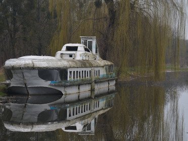 Бригантина у луцькому парку.